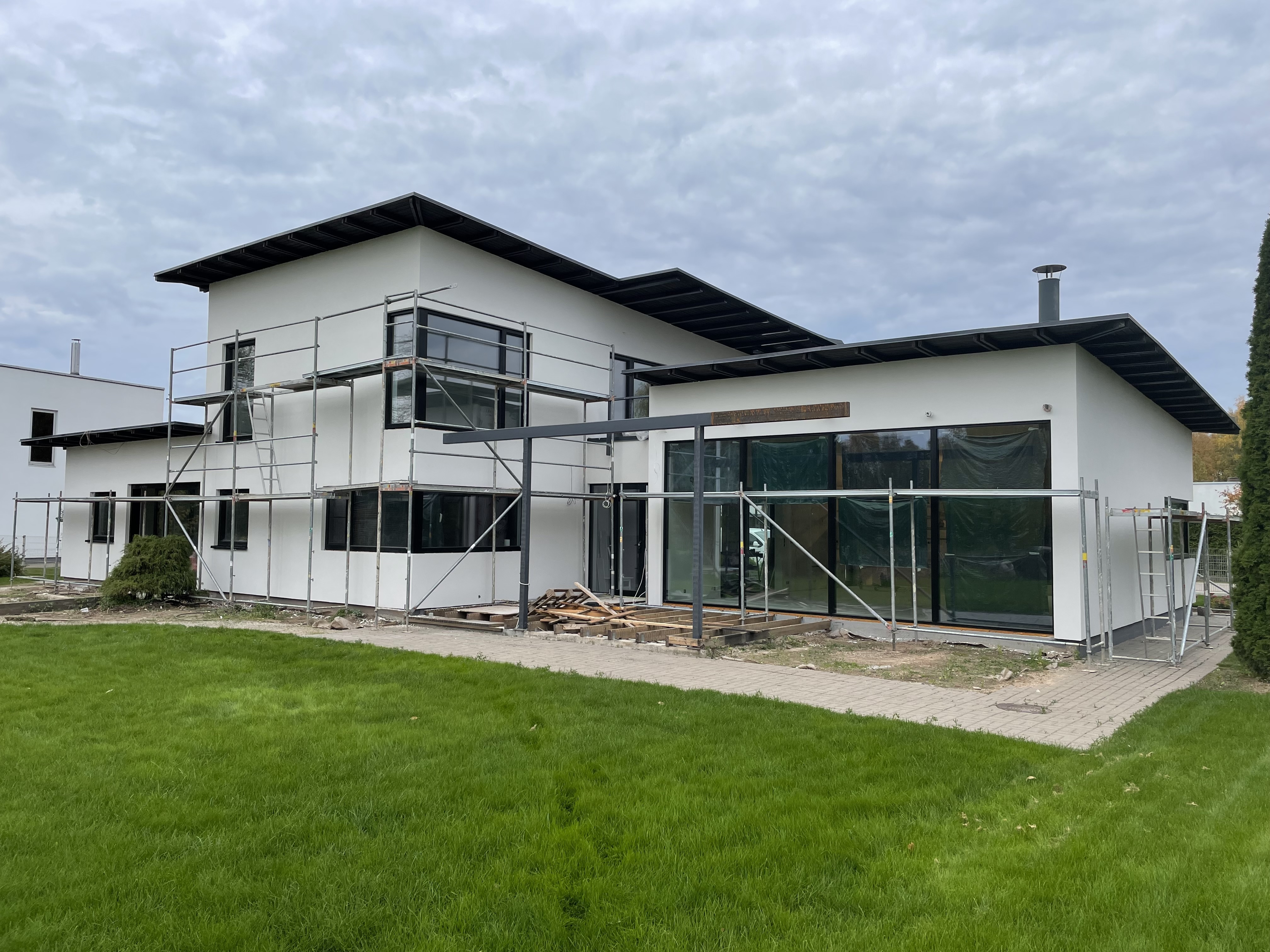 Fassaadi krohv Kvissentali maja tagant